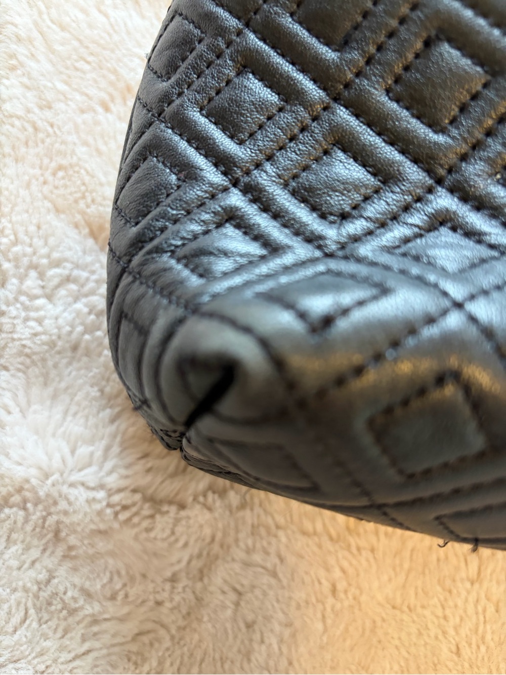 Tory Burch black quilted leather Crossbody purse size small - Picture 3 of 8